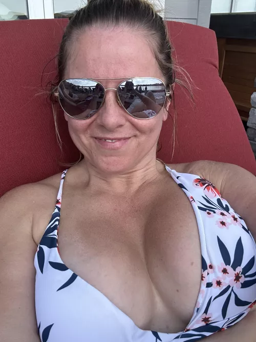 Wanna help rub some lotion on me??