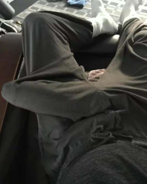 we’re chilling today✌🏼