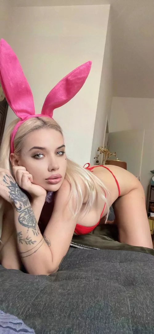 Who wants to lick my ass sweat clean?