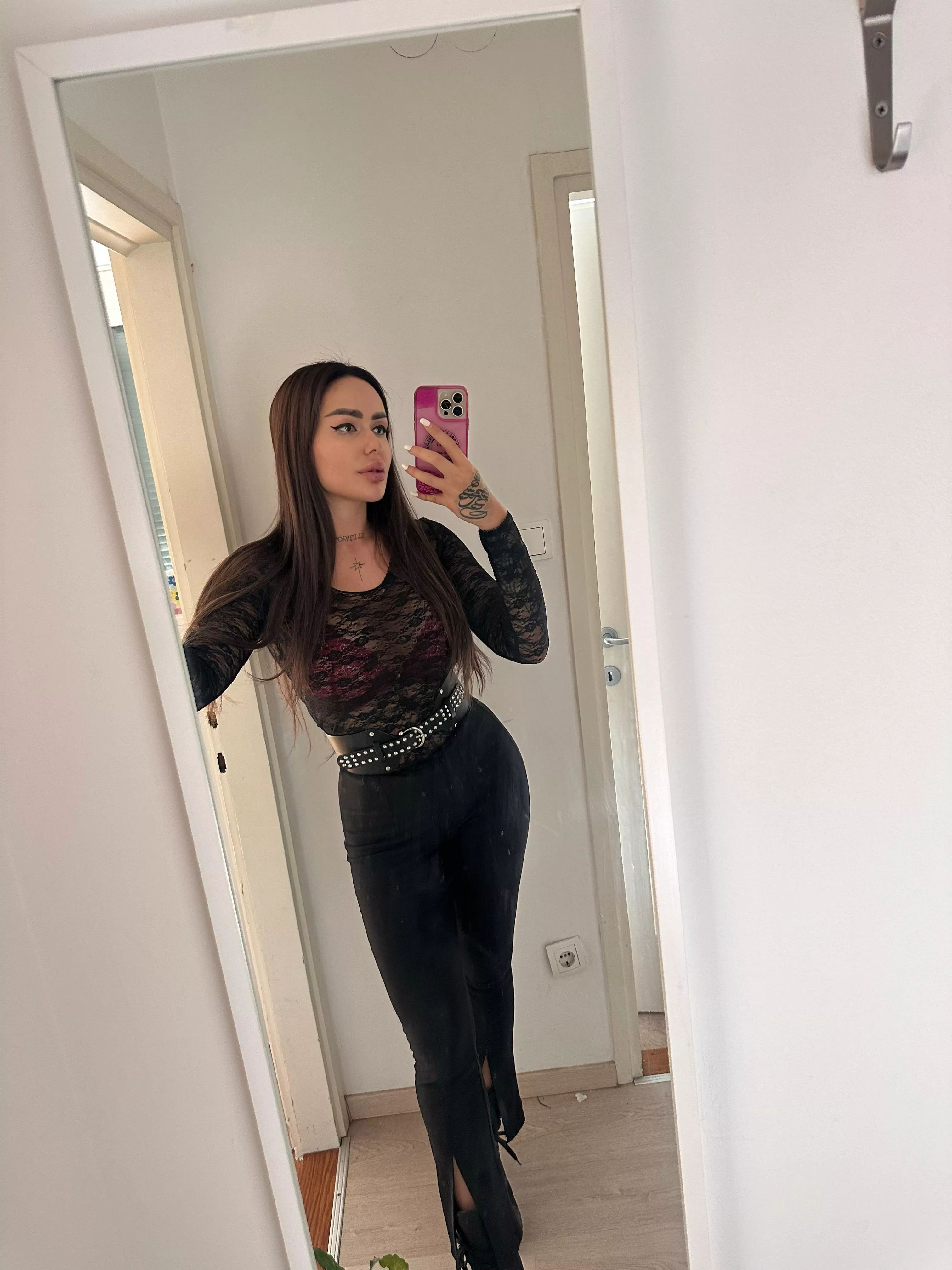 would you date older women