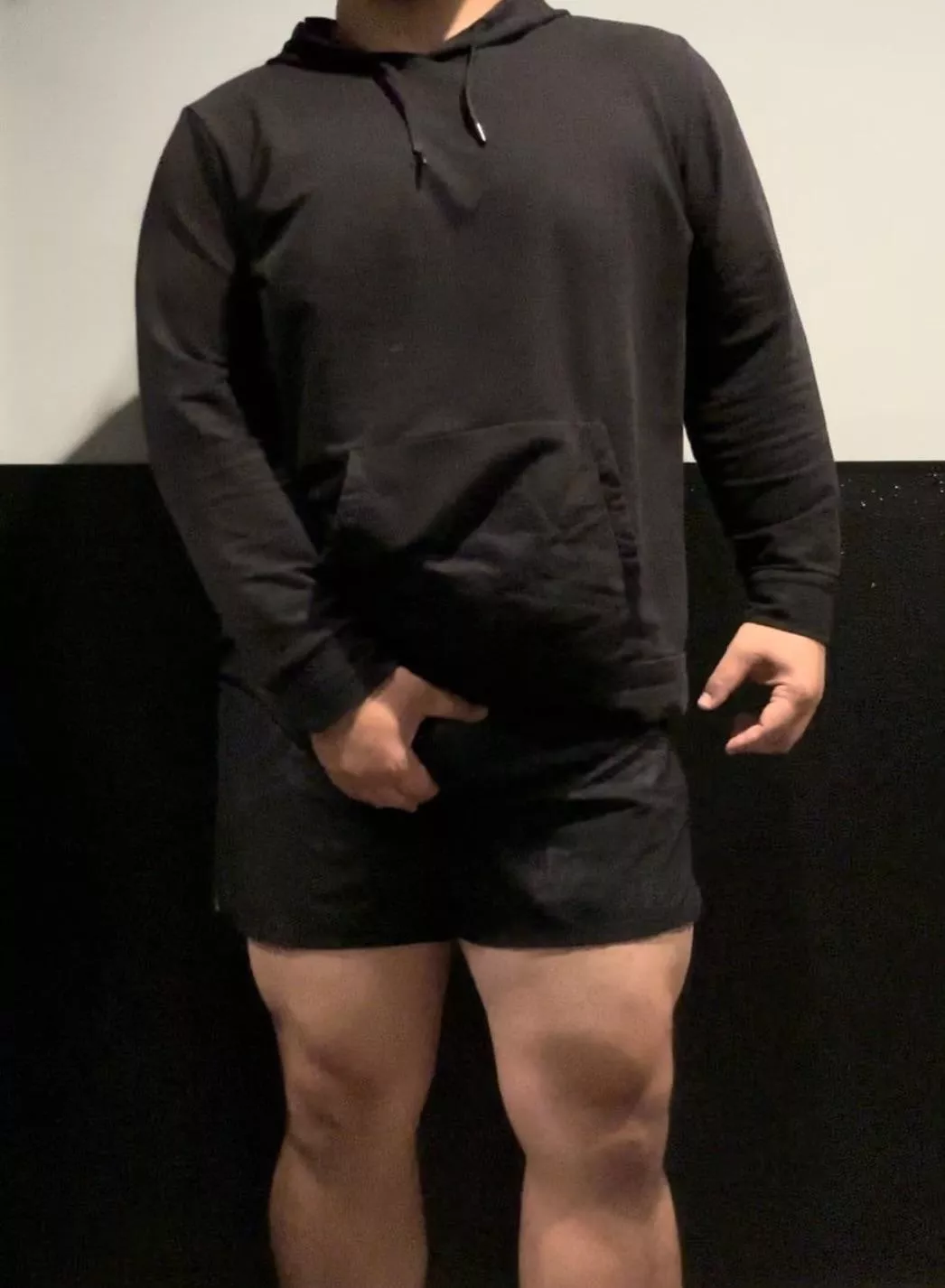 Cramping up after leg day, can I get a spot next time? [M] 😅💪🏽