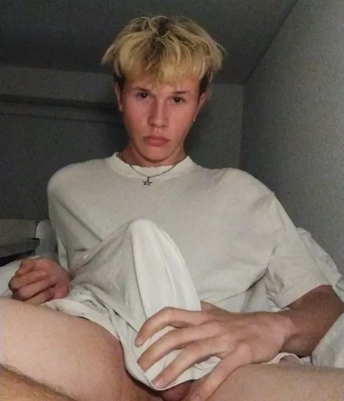 How big do u think it is? °°