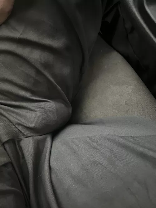 Mechanic bulge ok here? These work pants really show it all 😅