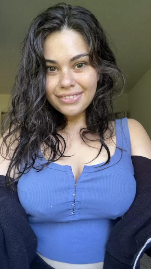 No makeup, no bra, wet hair. Opinions?