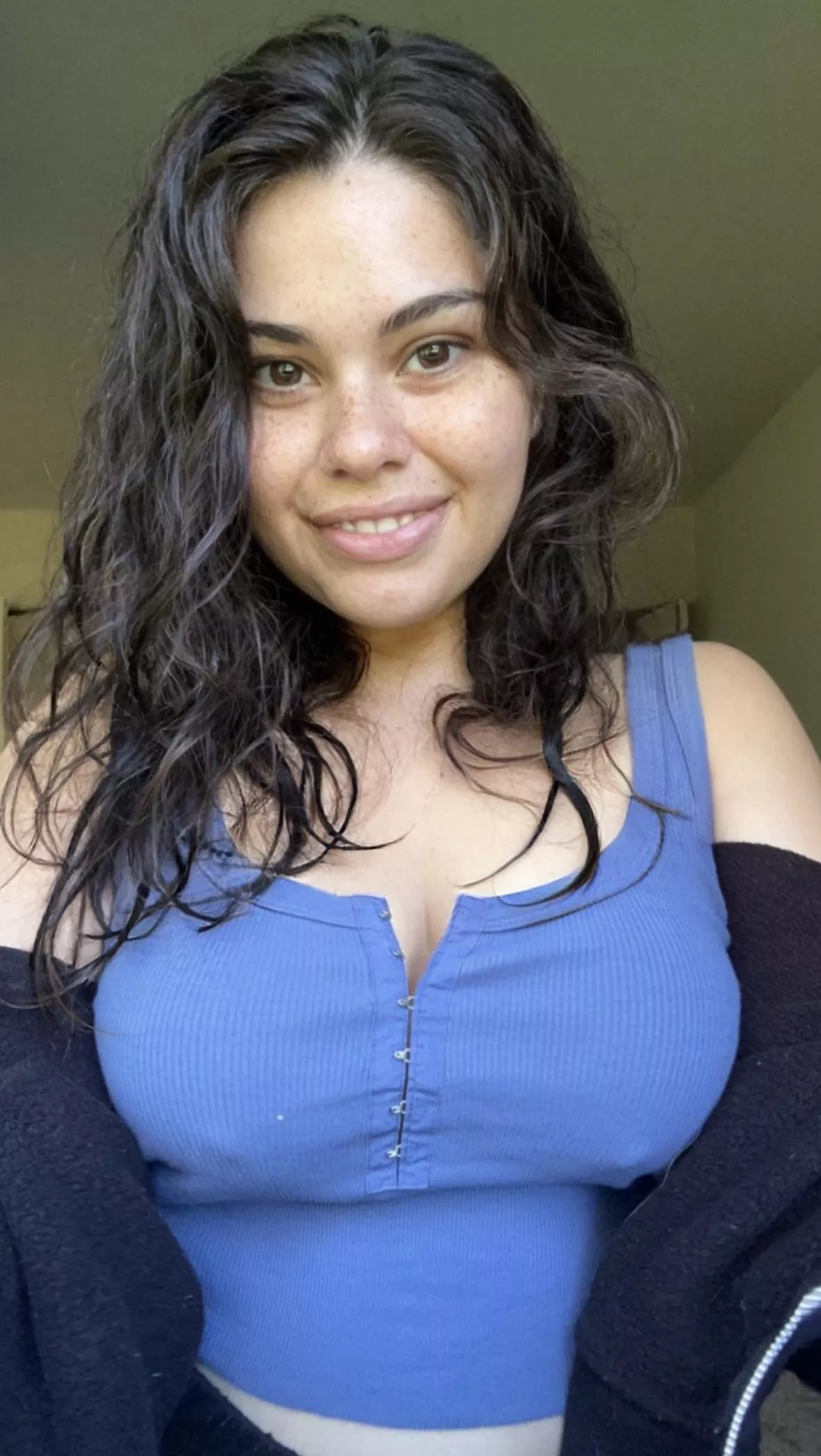 No makeup, no bra, wet hair. Opinions?