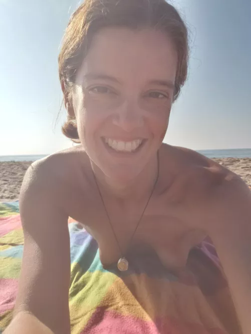 Paradise : being at a nude beach with other nudists without feeling others' judgement on me