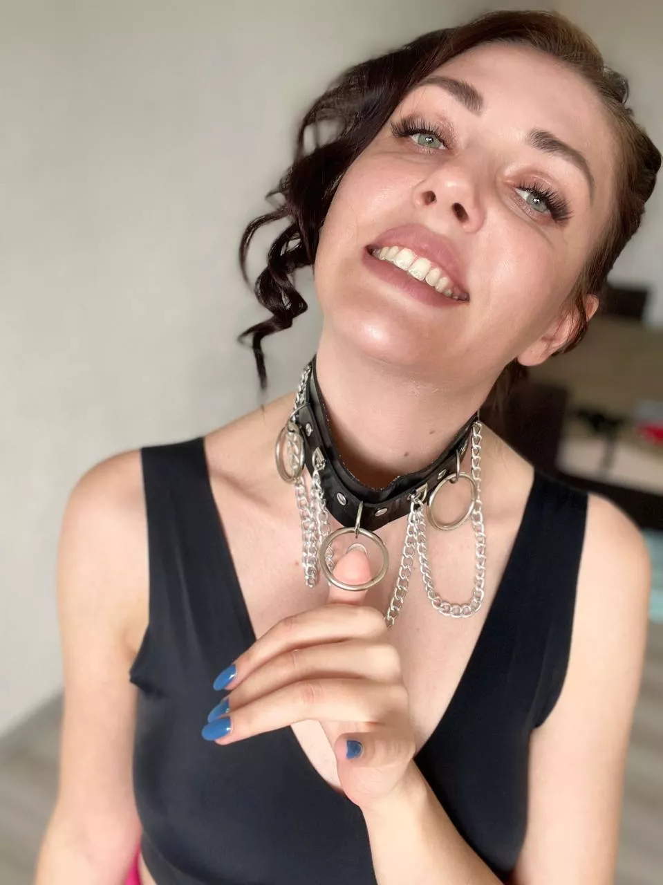 Wearing a new choker to try on IUTR