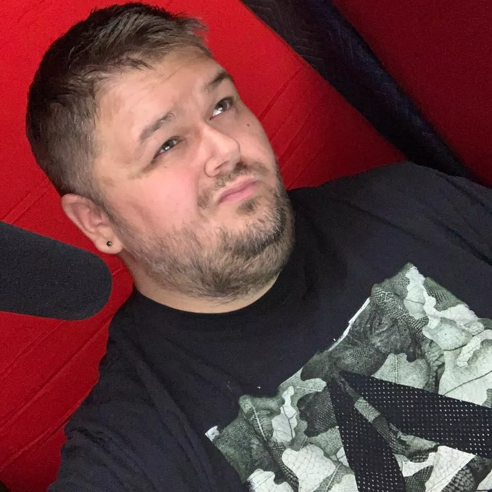 (37) Just hangin out looking for my younger twinks who wanna play CoD? Snap?