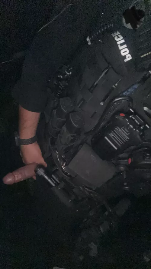 Any ladies wanna help my week start right?