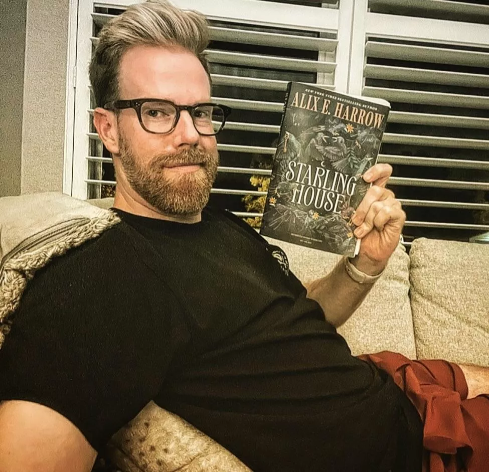 Are you a reader, gamer or Netflix kinda guy? 📚 🎮 📺