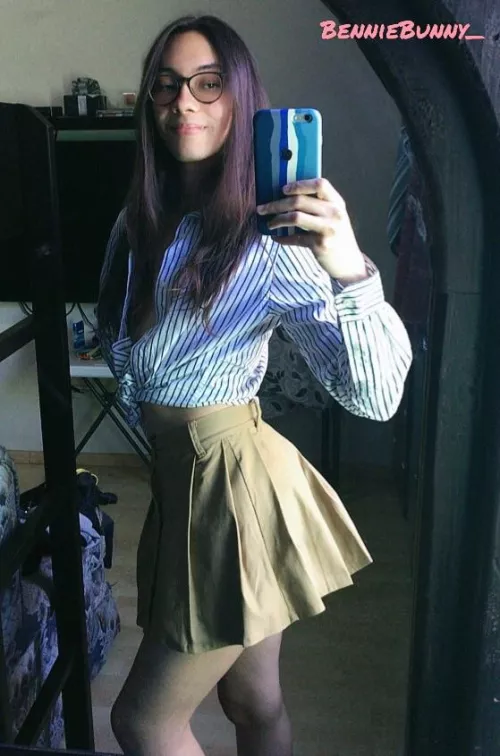 At this point I’m just trying every combination of topwear with my skirt 😂🥰