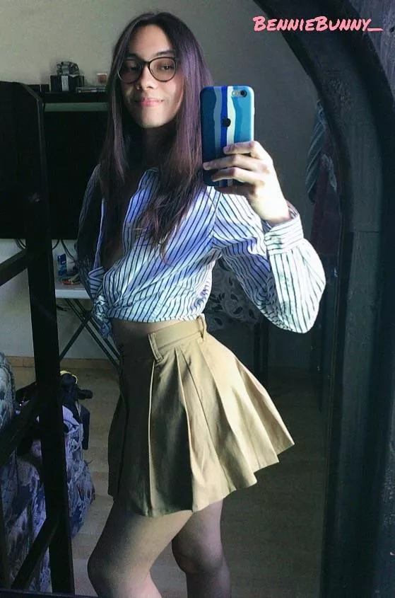 At this point I’m just trying every combination of topwear with my skirt 😂🥰