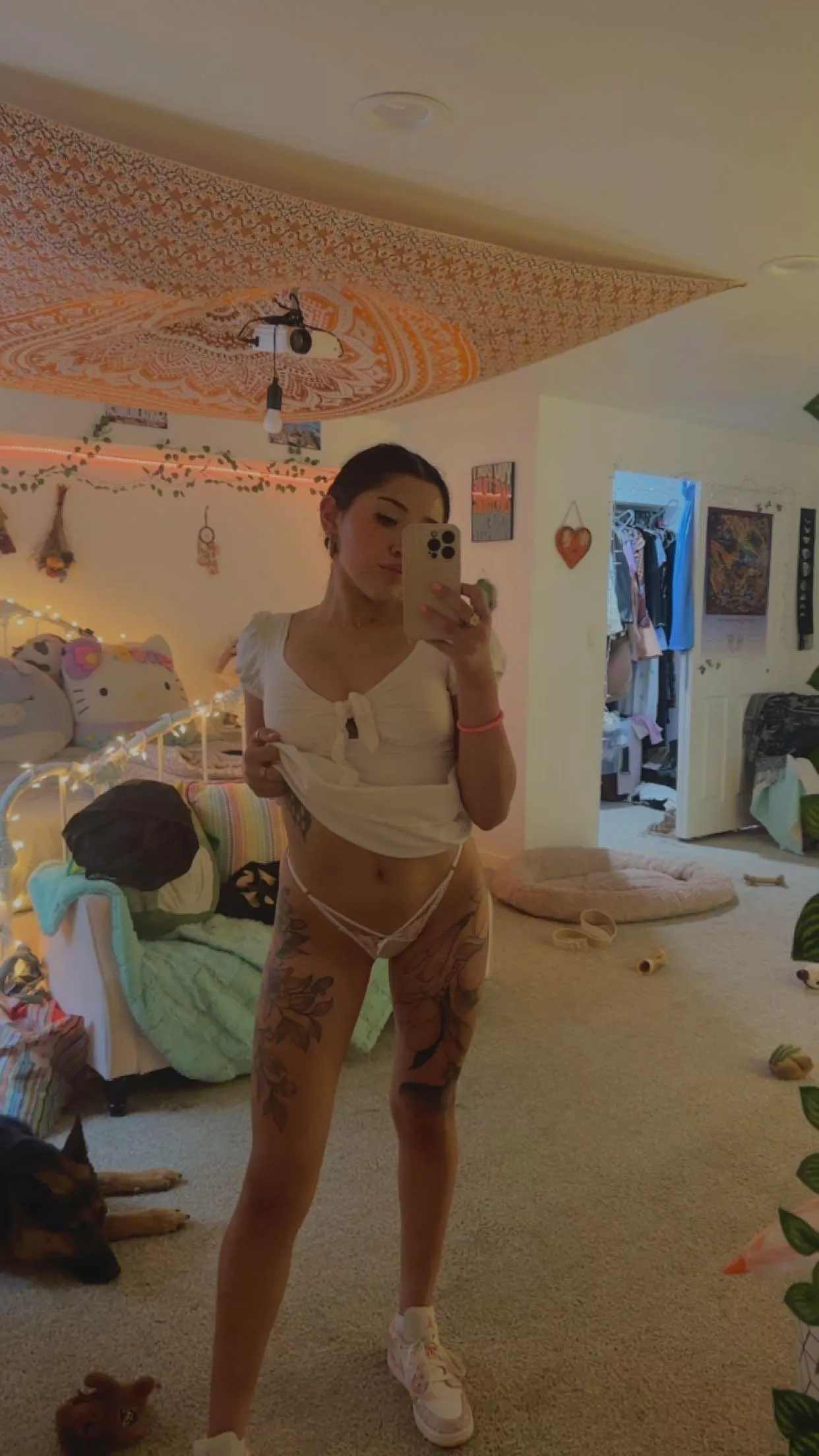 could use some help getting my dress off 😘