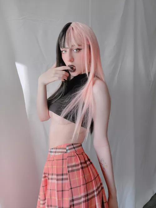 Emo girl wants kisses