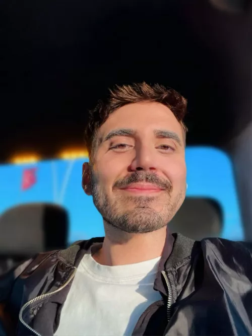 Hey, today I'm coming out to one of my best friends, wish me luck!