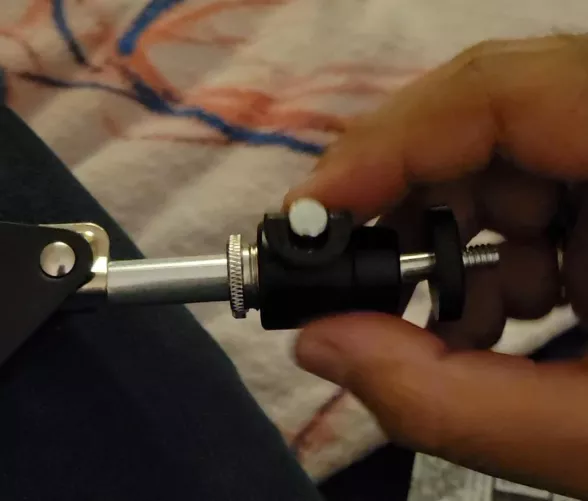 How the hell do you attach this ball point thingy to the silver screw thingy (M20 streaming kit)