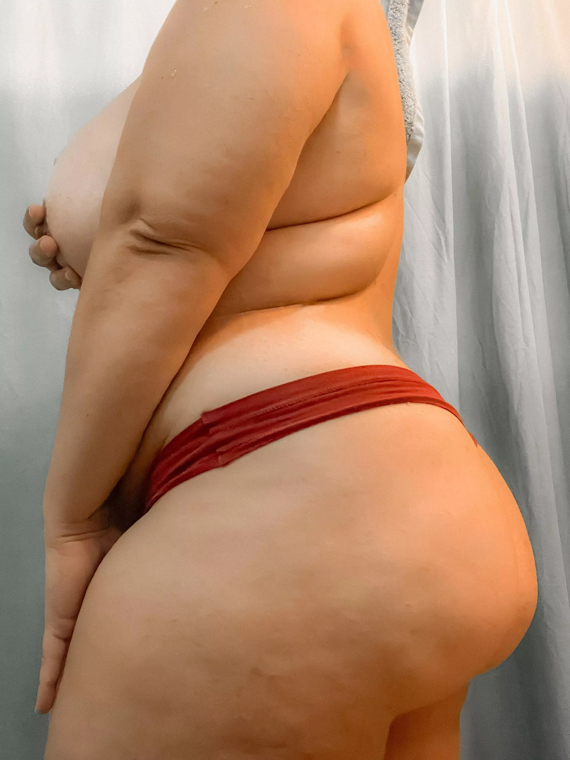 I love showing off my curves after a hot shower!