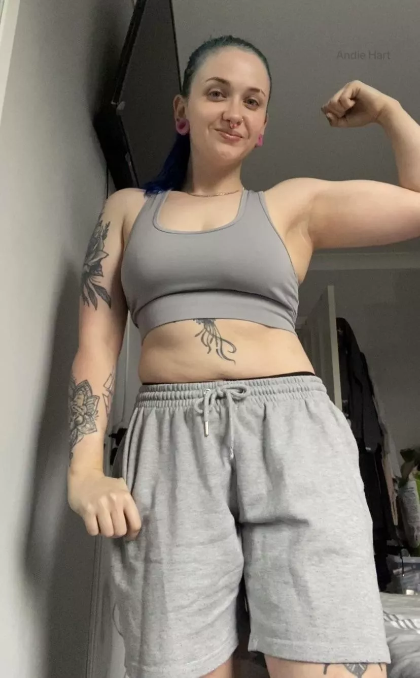 kapow 💥 working on some BIG juicy biceps 💪🏻