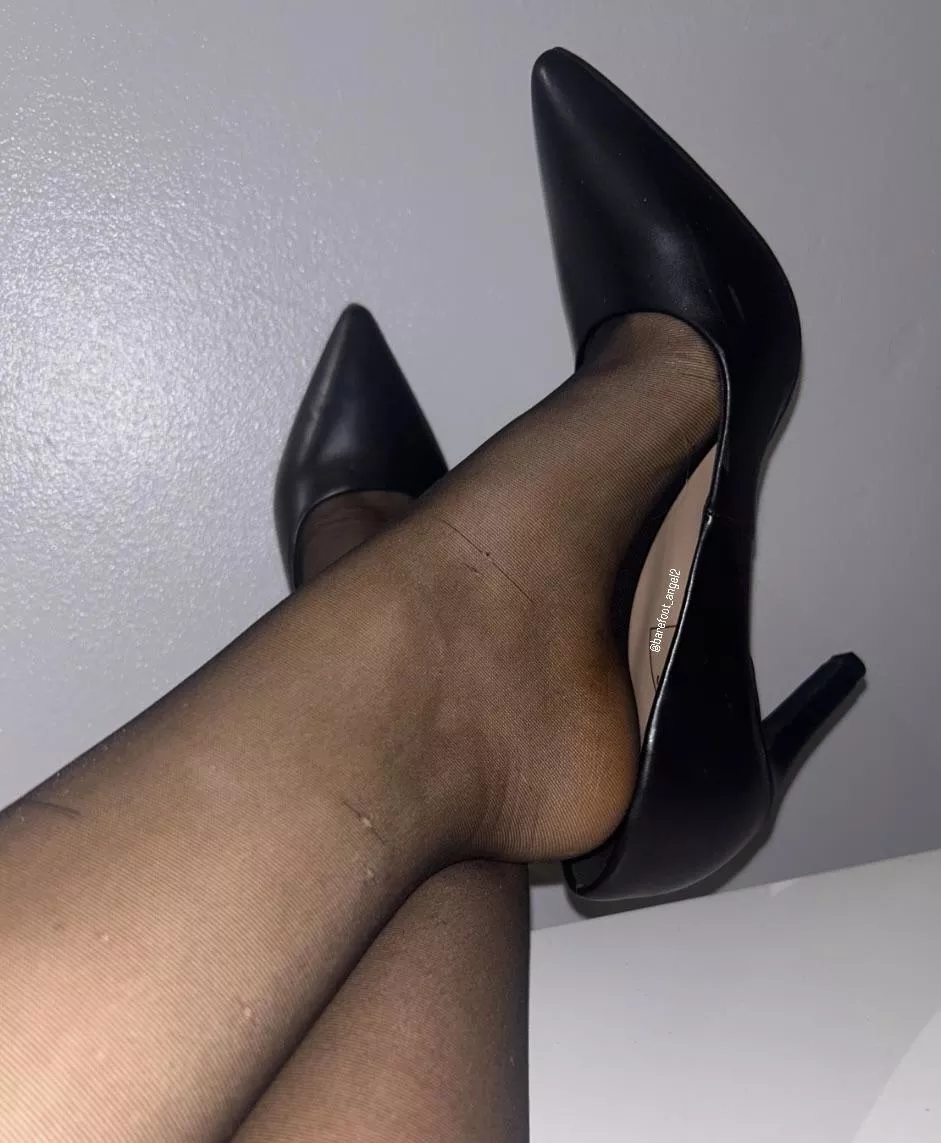 My go-to heels for work 🥰