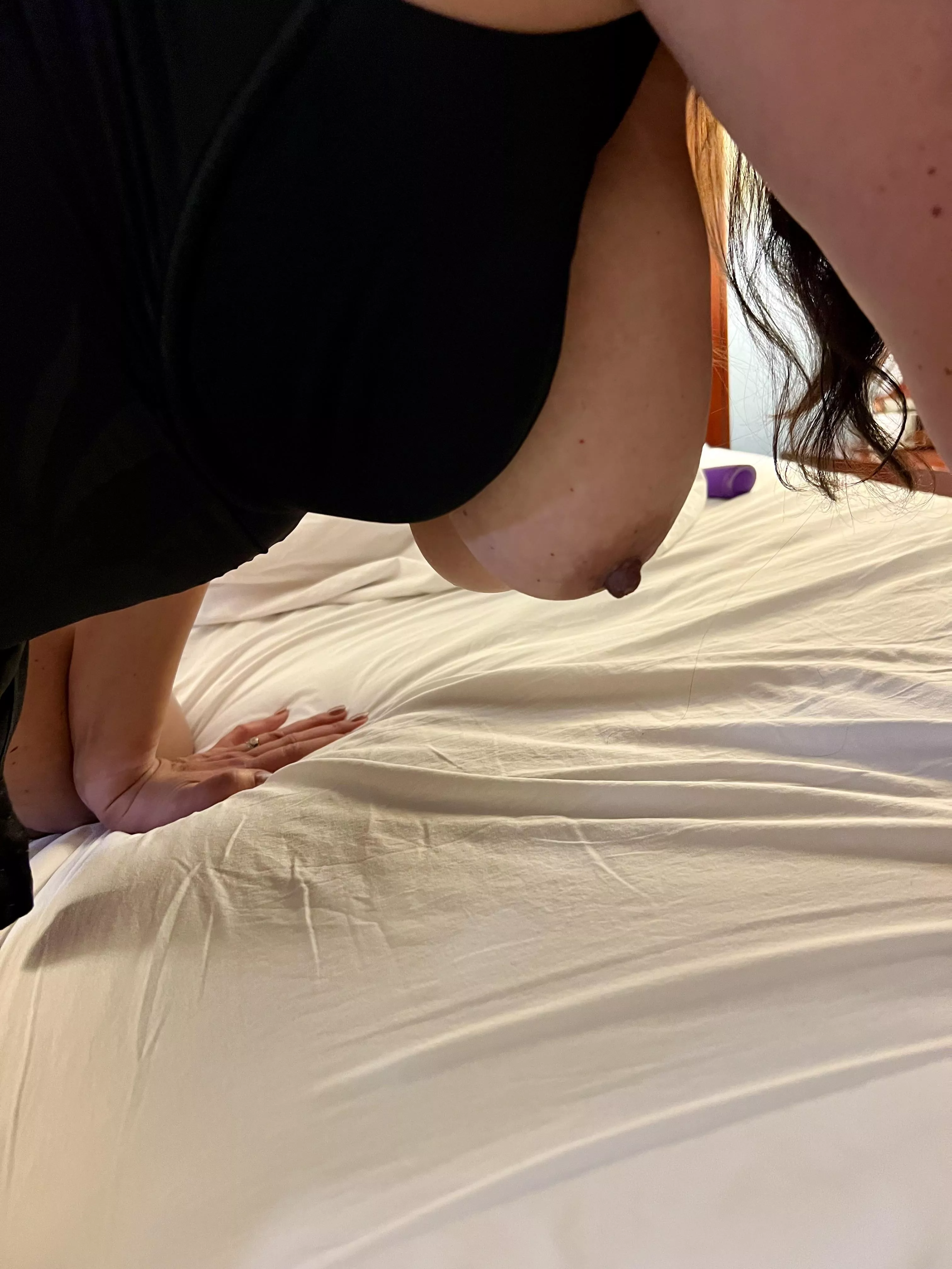 Nurse hanging side boob