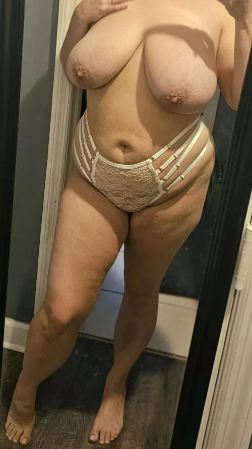 Saggy in the sexiest way