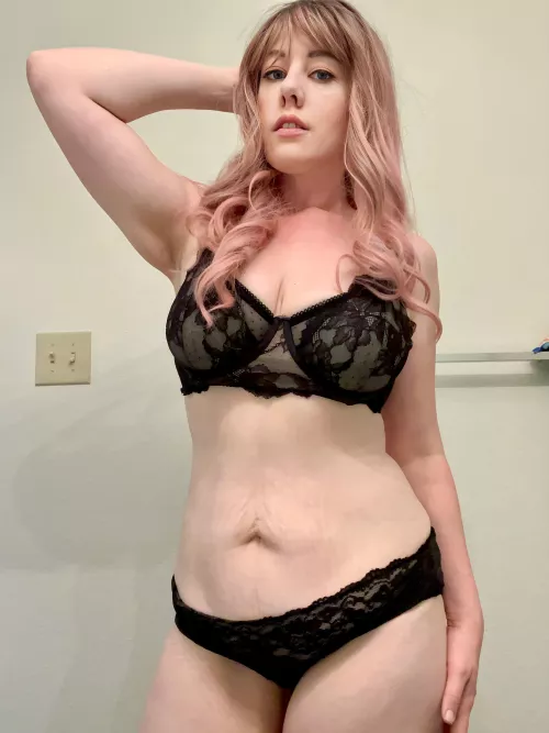 Taking naughty pics is my favorite home alone pastime