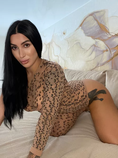 The claws are out, but I promise it's all pleasure