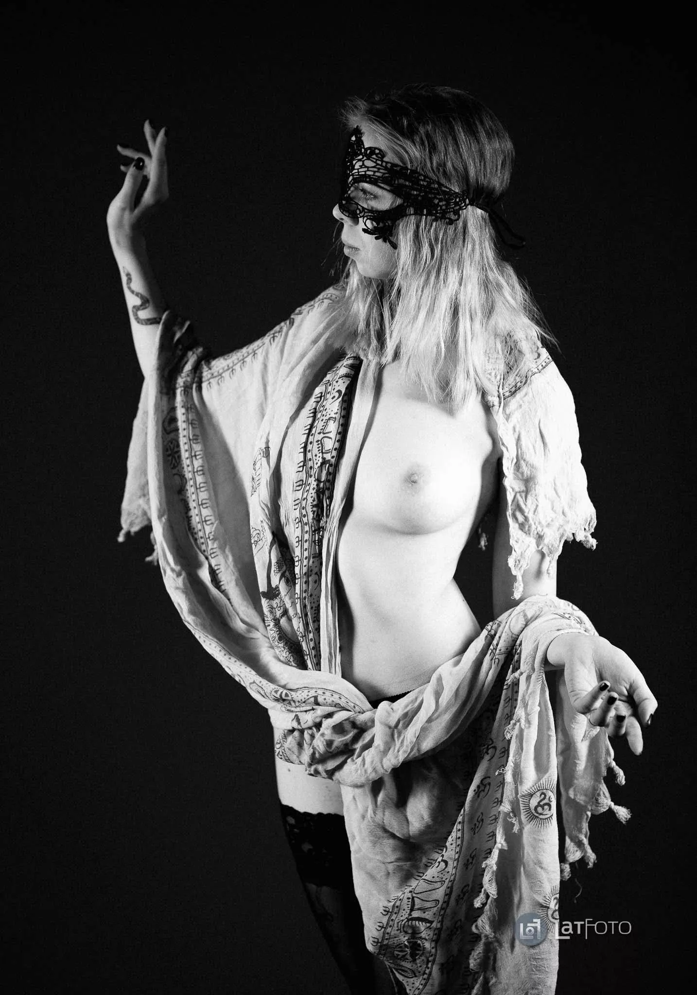 Touch the artistic vibe