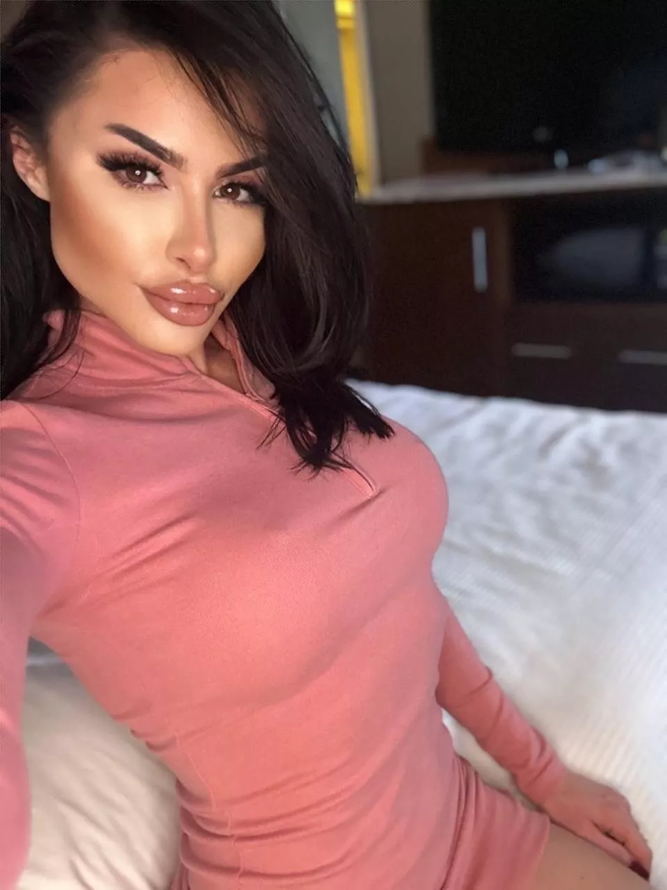 When the lips match the outfit