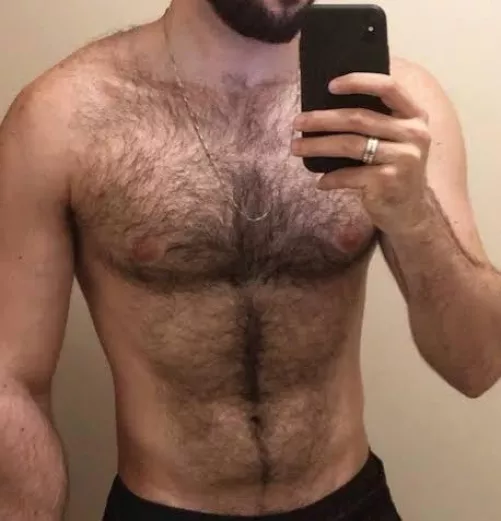 27 m hairy hot guy here. HMU to watch me cum. Got a pretty feet, pits and bush. Face+++. SC: johncallum99