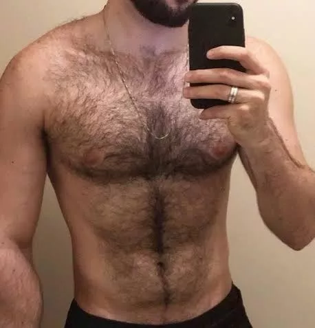 27 m hairy hot guy here. HMU to watch me cum. Got a pretty feet, pits and bush. Face+++. SC: johncallum99