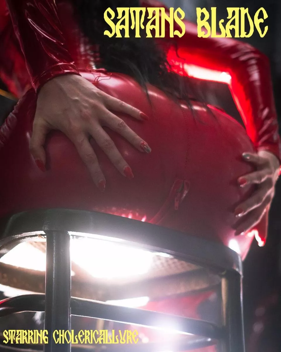 All shined up, this Halloween she’s coming out to play 🩸