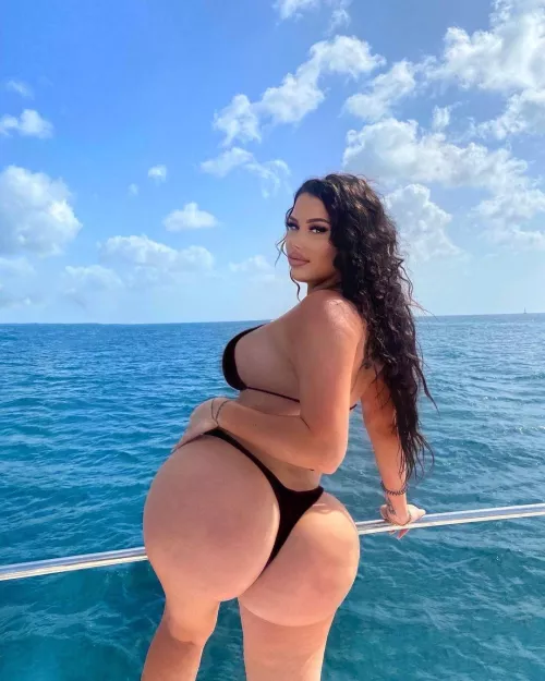 Another big ass 🍑