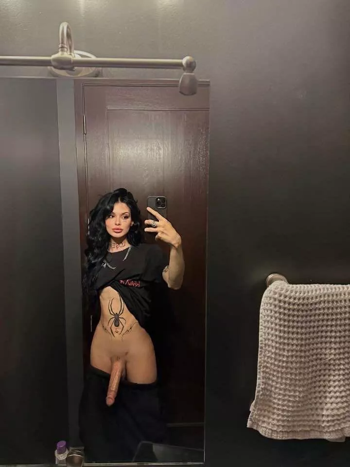 Anyone wanna play truth or dare until we cum?💦