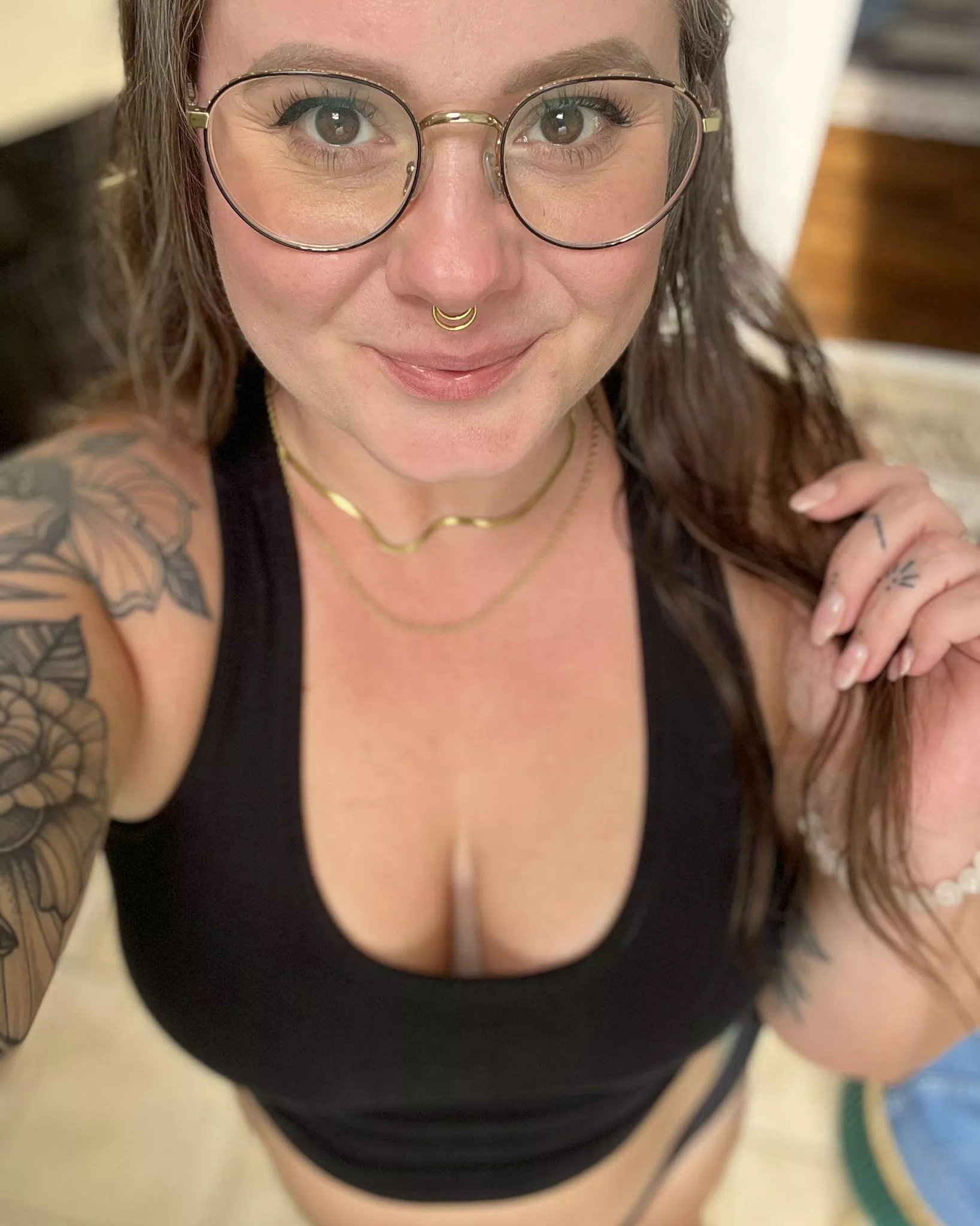 Best thing about short MILFS - you can always see right down their shirts