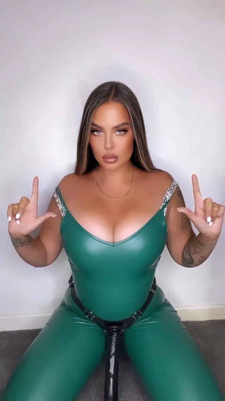 Bring your leash i gona take you to a ride sissy