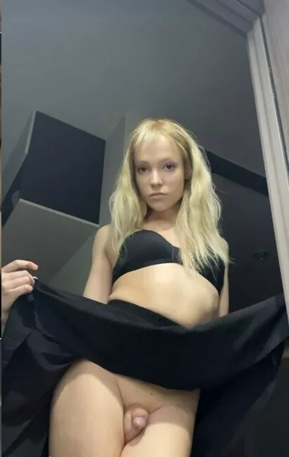 Describe my body with one word... and please be nice! 🤭👉👈