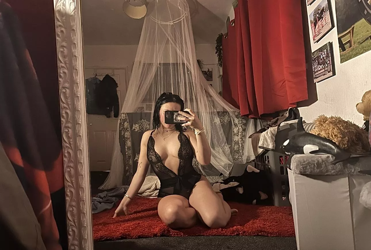 Here's me,dressed up and ready to suck.