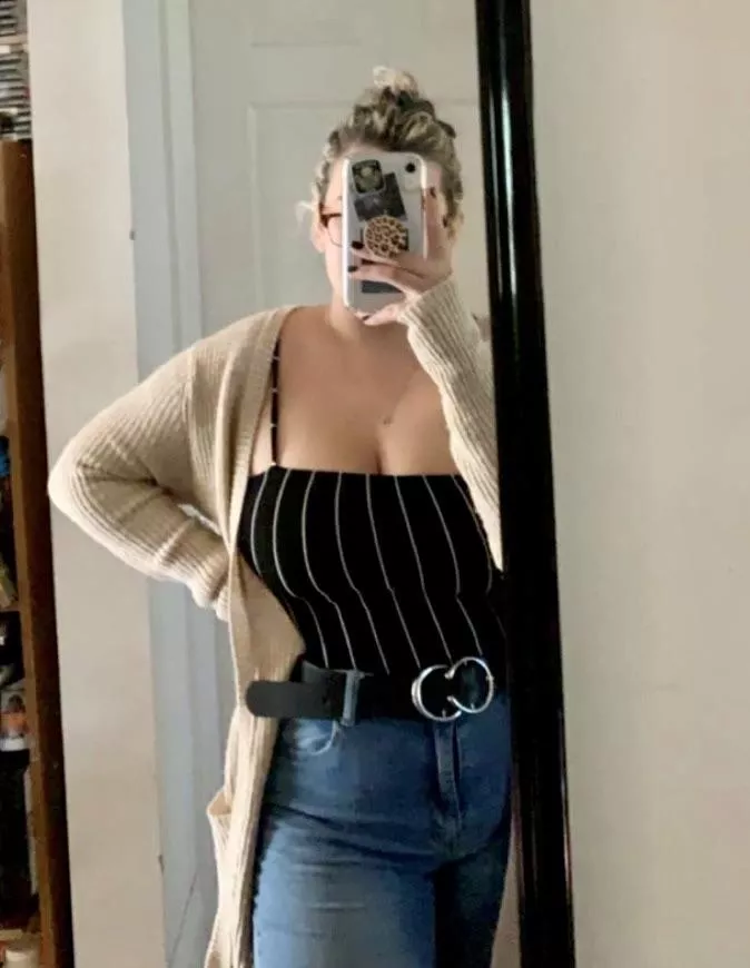 No bra ? No chance she’s hiding those hangers