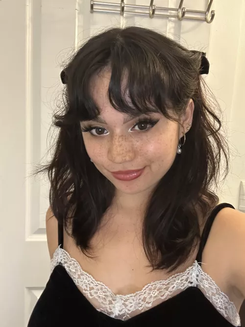 your favorite freckled 18 year old 😊