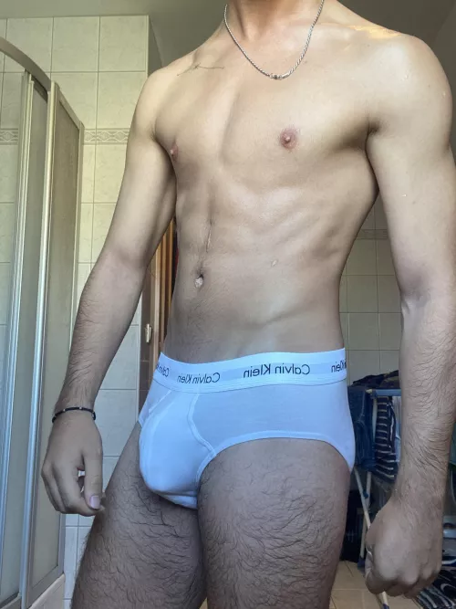 [23] Really enjoying the lighting here what do you think?