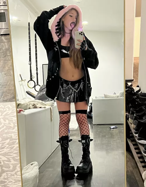 Can't wait to destroy your pathetic balls with my sharp leather boots. If you're not giving access to my bank account, i'm gonna tie you up and kick you in the balls - if thats not enough, i'm gonna stand on them with my full weight until they pop. I