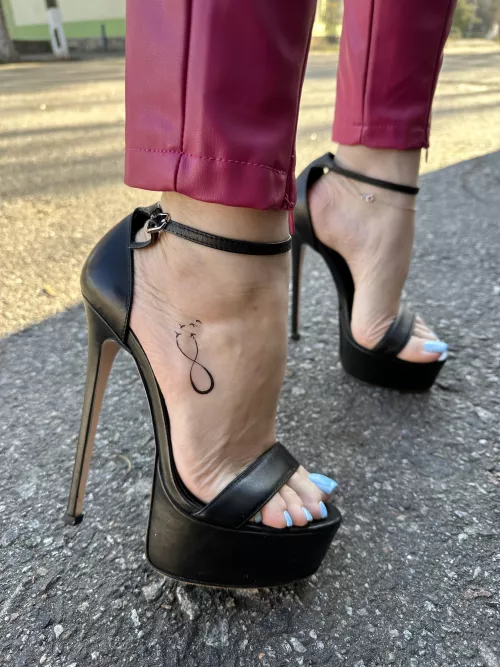 Classic leather heels 😊 Platform heels are my passion 😍