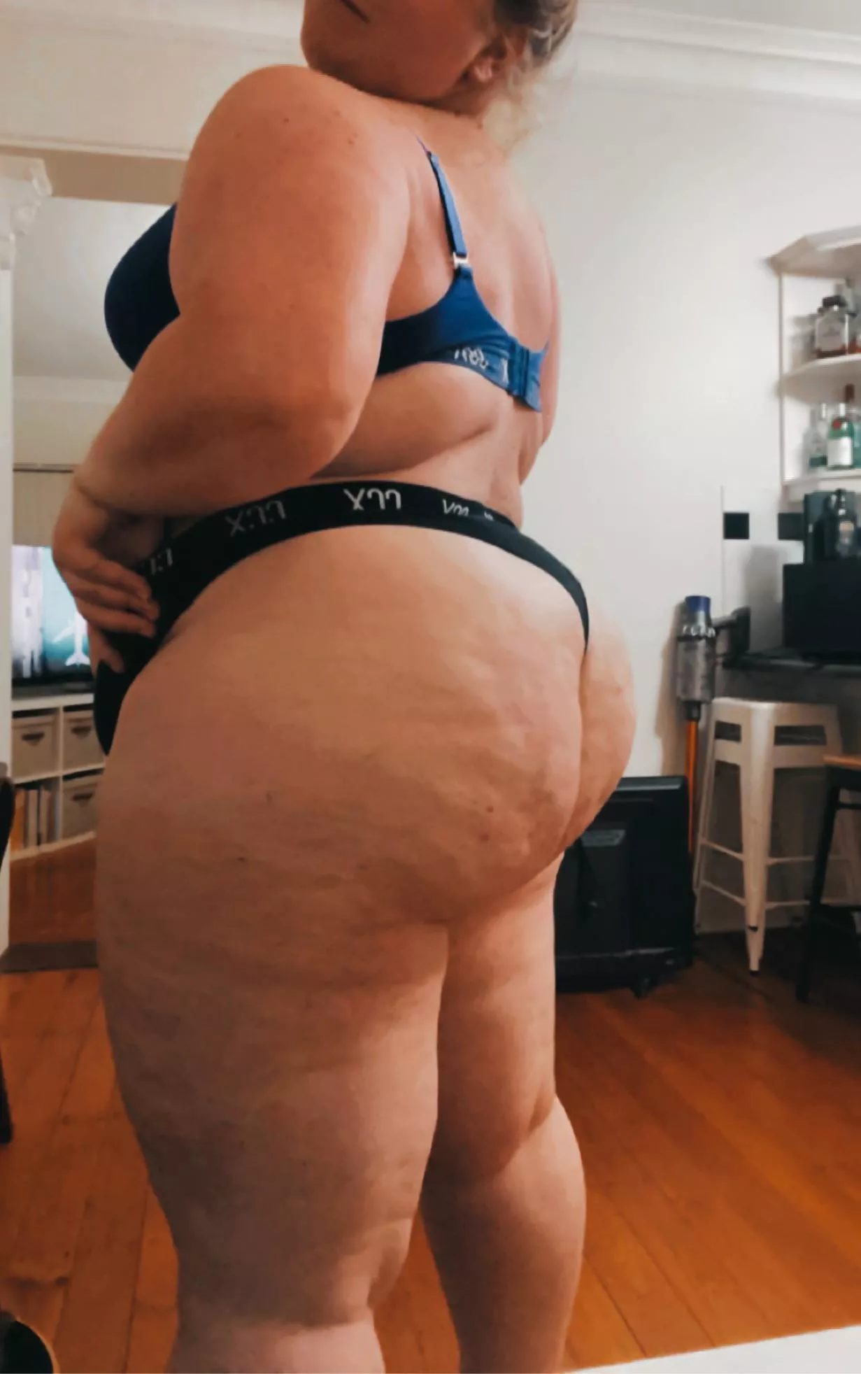 Cum and spank it please? 👀