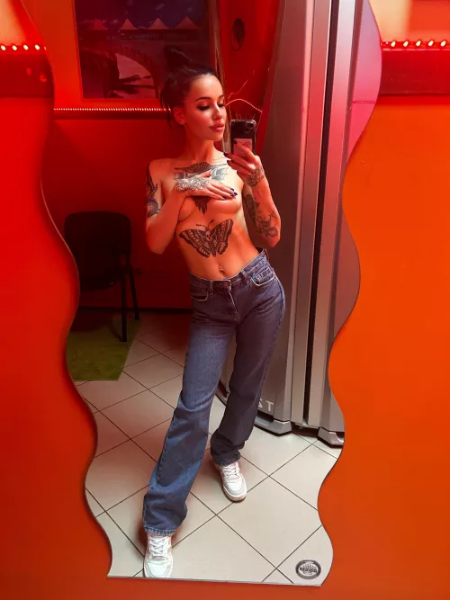 Does your girlfriend send you pictures like this? Or should I?