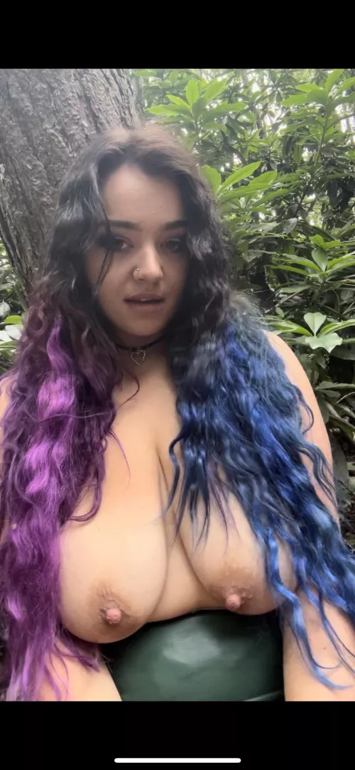 Eye spy a naughty emo girl