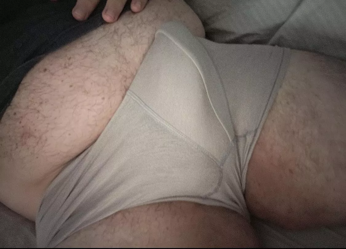 Feeling to horny right now