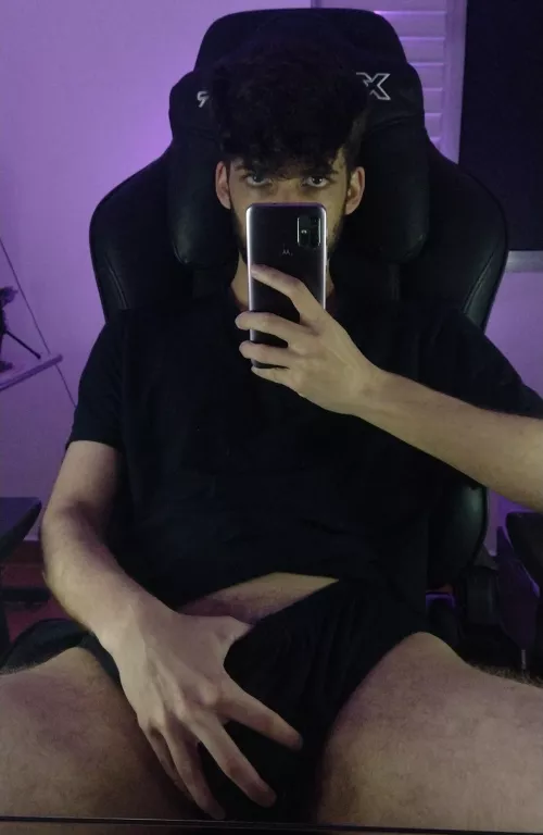 Give me your hand, I need help here!