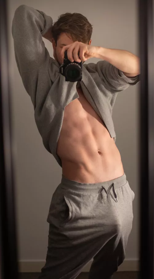 Grey sweatpant season is just around the corner 👀