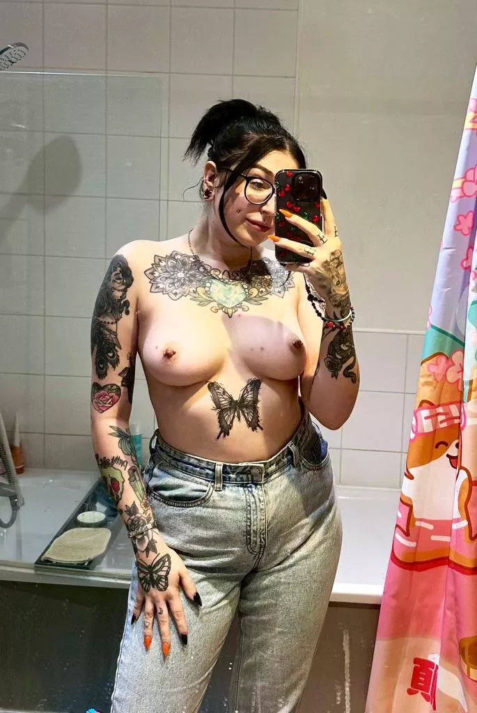 Just trying on my new jeans💕